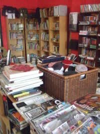 Saat Buku, Musik dan Distro Bersatu di Omuniuum