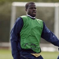 Fans Protes, Wenger Tetap Bawa Eboue