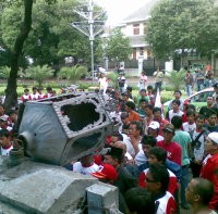 70 Kader PPDI Rusak Gerbang KPU