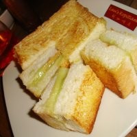 Sandwich Kaya Pandan Plus Teh Susu, Nyam..Nyam!