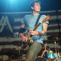 Angels & Airwaves Tak Bisa Hidup Tanpa Internet