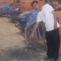 Ngecat Atap Pabrik Genting, Nanang Tewas Terjatuh