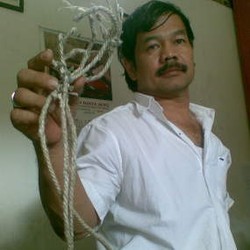 Eva Tinggalkan Utang