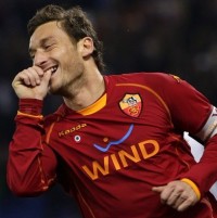 Kali Pertama Juara Grup, Totti Bidik Final