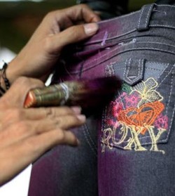 Industri Rumahan Celana Jeans, Tak Lekang Dimakan Krisis