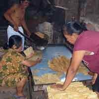 Mak Kriuk! Gurihnya Lempeng Khas Magetan