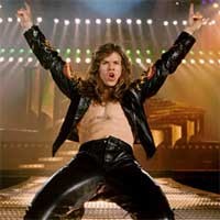 Latihan Berantakan, Vokalis Tusuk Gitaris