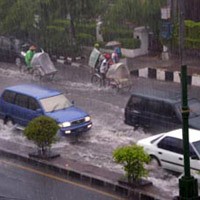 Siang Hingga Malam, Surabaya Diguyur Hujan