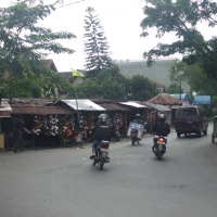 Pedagang di Jalan Kembang Sepatu Lumpuh