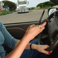 Kunci Mobil Pintar Lumpuhkan Ponsel Pengemudi