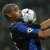 Mourinho Tak Becus Urus Adriano