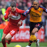 Arsenal Tak Menang di Riverside