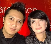 Yulia Rachman-Demian Gelar Resepsi Serba Magic