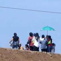 Tuntut Ganti Rugi, Korban Lapindo Istighotsah di Tanggul 