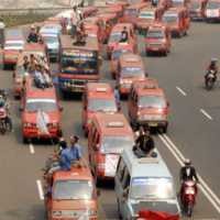 Penurunan Tarif Angkutan Umum Masih Alot