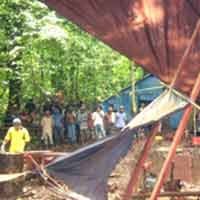 Protes Penambangan Emas, Warga Dihadang Tentara