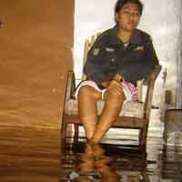 Pasang Laut Rendam Rumah Warga Hingga Dinihari