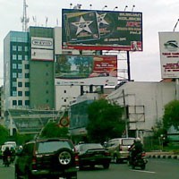 Pemkot Evaluasi Seluruh Reklame di Kota Surabaya