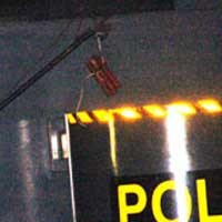 Rangkaian Bambu & Kabel Mirip Dinamit yang Mengecoh