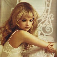 Gemma Ward Sederhana Namun Menawan