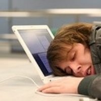 Heboh, Seorang Wanita Kirim E-Mail Saat Tidur