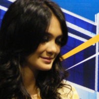 Luna Maya Jadi Korban Teror Ponsel