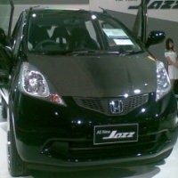 Pasar Mobil di November Turun 15%