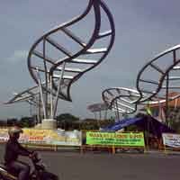 Korban Lapindo Duduki Gerbang Kahuripan Nirwana Village