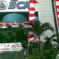 BCA Tuntaskan Akuisisi Bank UIB Maret 2009
