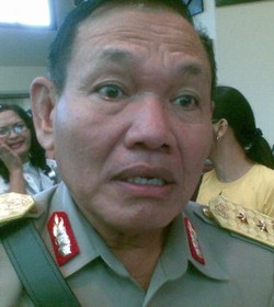 Irjen Adang Firman Cukur Kumis 