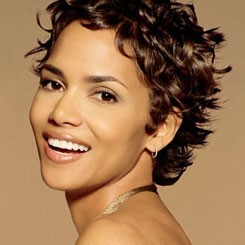 Halle Berry Topless di Frankie and Alice