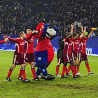 Tekuk Villa, Hamburg Juara Grup