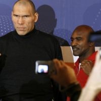  Holyfield Ingin Kejutkan Dunia