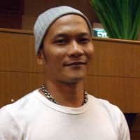 Istri Melahirkan, Iwa K Jadi Cheerleader