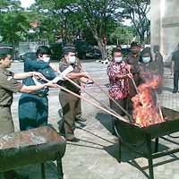 Kejari Surabaya Musnahkan Narkoba dan VCD/DVD Porno