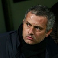 Mourinho Mendua Soal Adriano