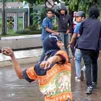 Demo Tolak UU BHP Berakhir Rusuh di Yogya