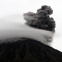 Delapan Kecamatan di Lumajang Diguyur Hujan Abu