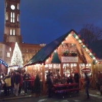 Gemerlap Pasar Malam Natal