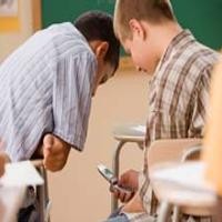 Jepang Pertimbangkan Larang Ponsel di Sekolah