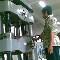 Jembatan Mulyorejo Ambrol Lolos Uji Beton dan Besi