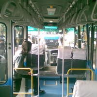 Bus TMB Full Music dan Bebas Pedagang Asongan