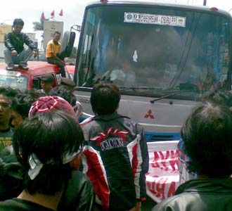 TMB Beroperasi Angkot Mogok