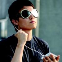 Hidupi Ponsel dengan Kaca Mata 