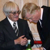 Kartu Natal a la Bernie Buat Mosley