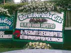 Megawati dan Sutiyoso Kirim Karangan Bunga