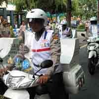 Bayar Pajak Motor Kini Cukup Telepon