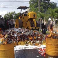 Ribuan Miras dan Obat Daftar G Dimusnahkan