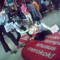 Aksi Pantomim Sindir Penumpang Jorok di Bandara Soekarno Hatta