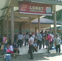 Libur Telah Tiba, Stasiun Senen Padat